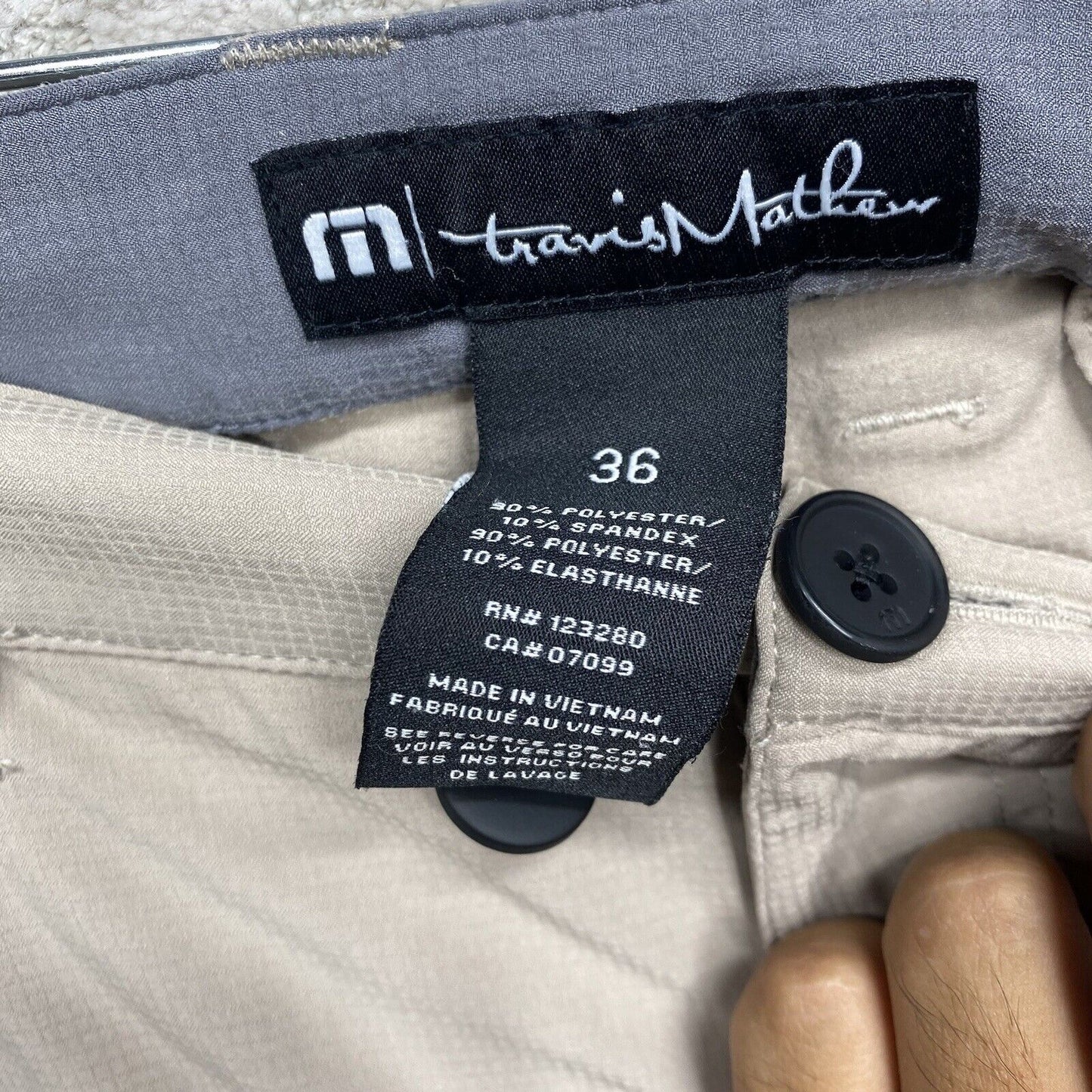 Travis Mathew Shorts Men's Size 36 Beige Loose Wide Leg Chino