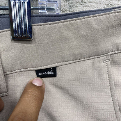 Travis Mathew Shorts Men's Size 36 Beige Loose Wide Leg Chino