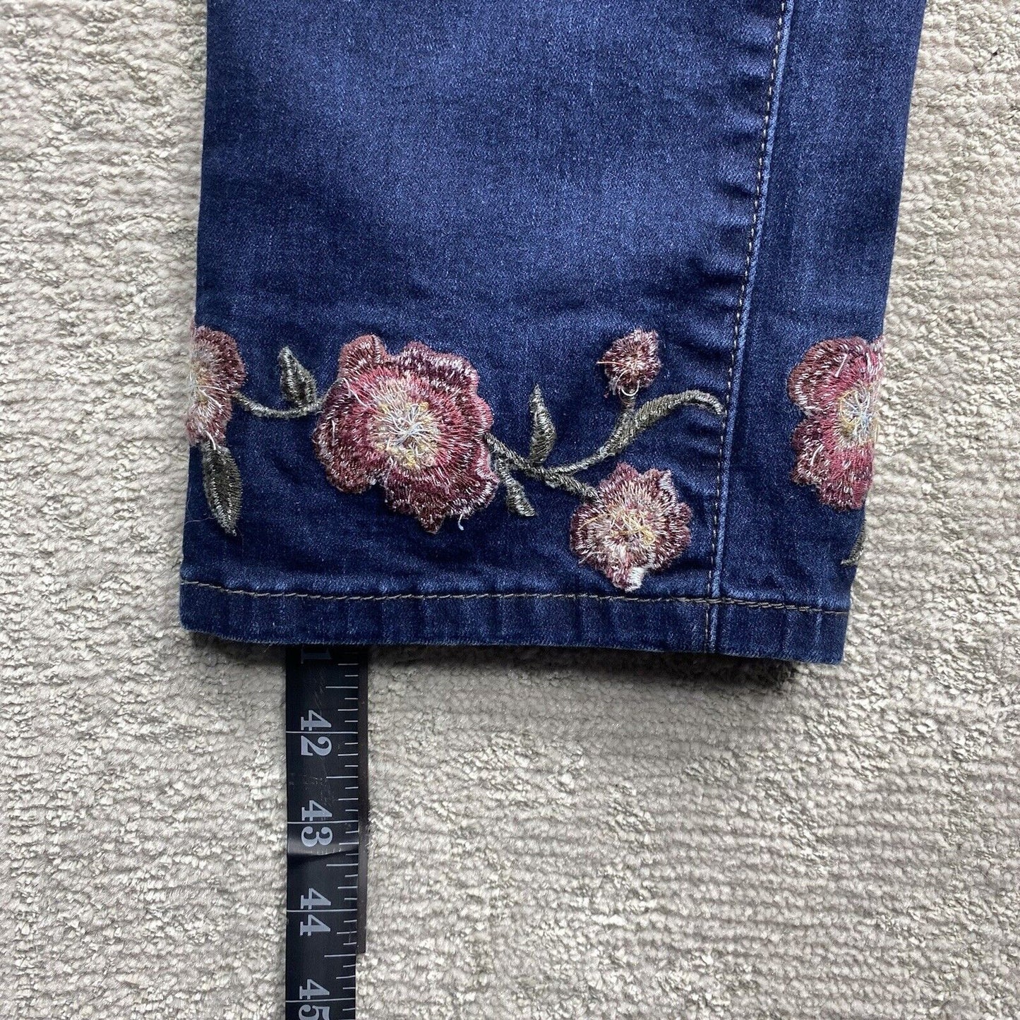 Nicole Miller Jeans Women's Size 8 Blue Slim Straight Loose