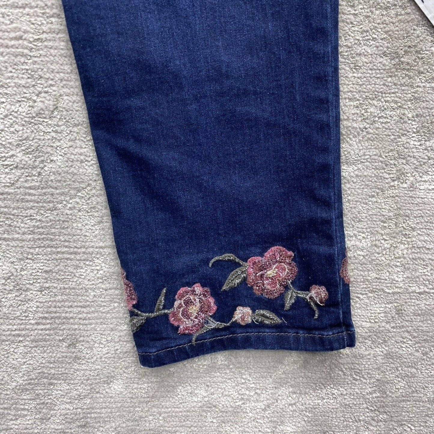 Nicole Miller Jeans Women's Size 8 Blue Slim Straight Loose