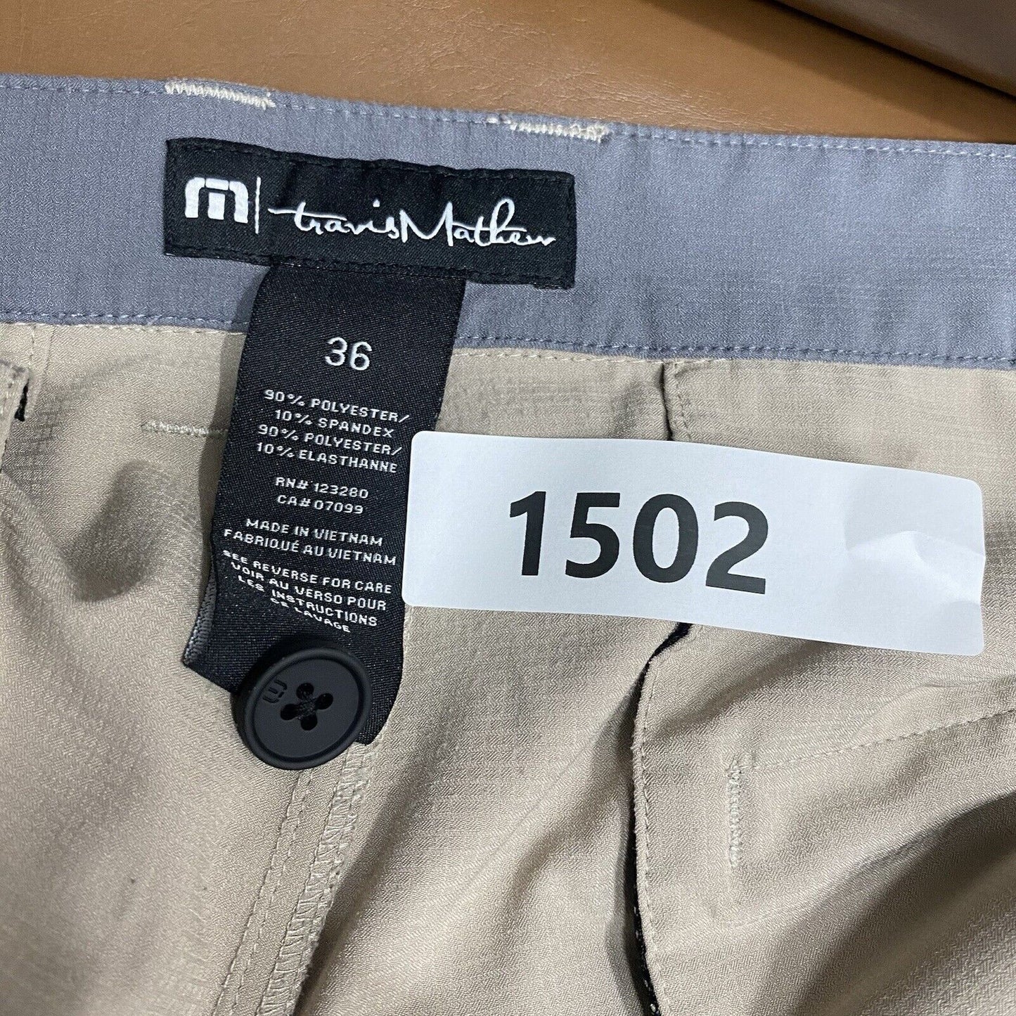 Travis Mathew Shorts Men's Size 36 Beige Loose Wide Leg Chino