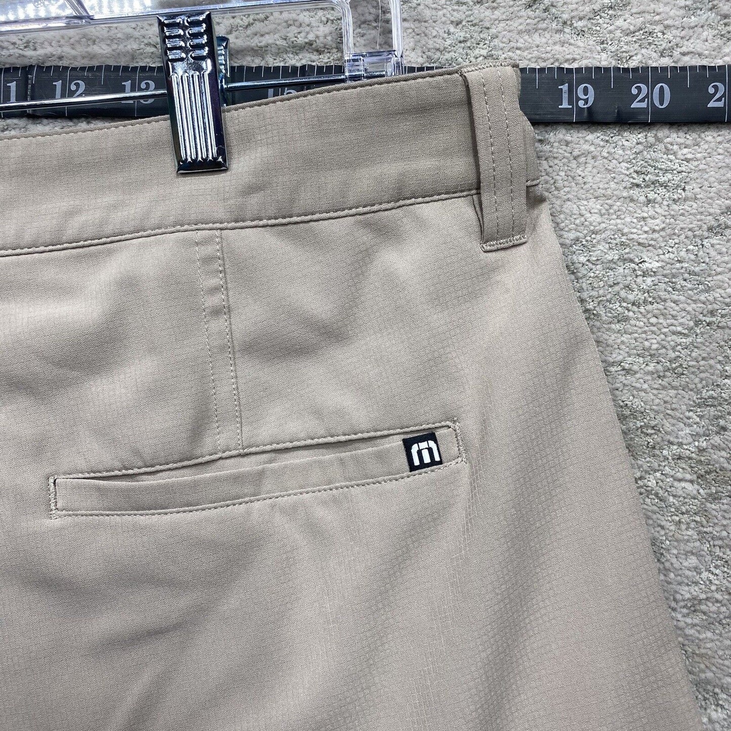 Travis Mathew Shorts Men's Size 36 Beige Loose Wide Leg Chino
